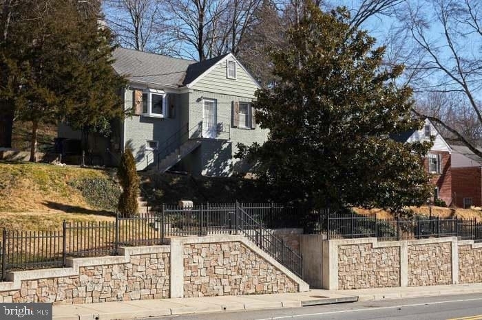 221 Dale Drive - Photo 0