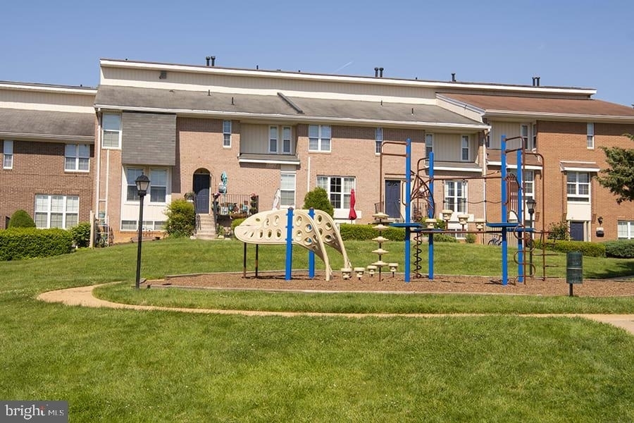 1699 Yale Place - Photo 1