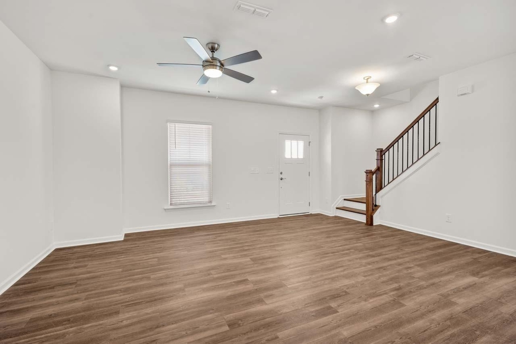 713 Silo Park Drive - Photo 2