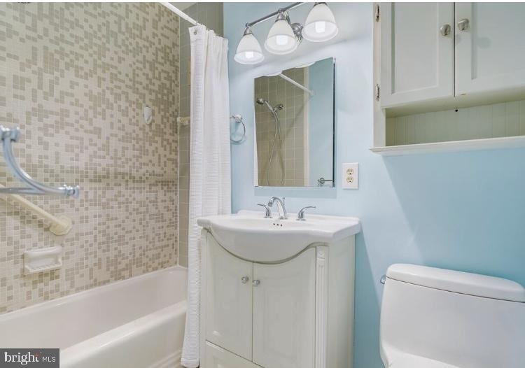 4720 Chevy Chase Drive - Photo 9