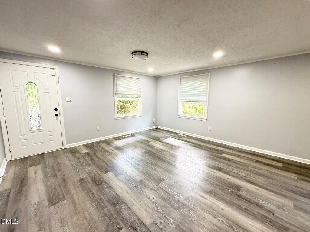 801 Carter Avenue - Photo 2