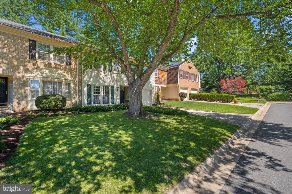 9405 Chatteroy Place - Photo 1