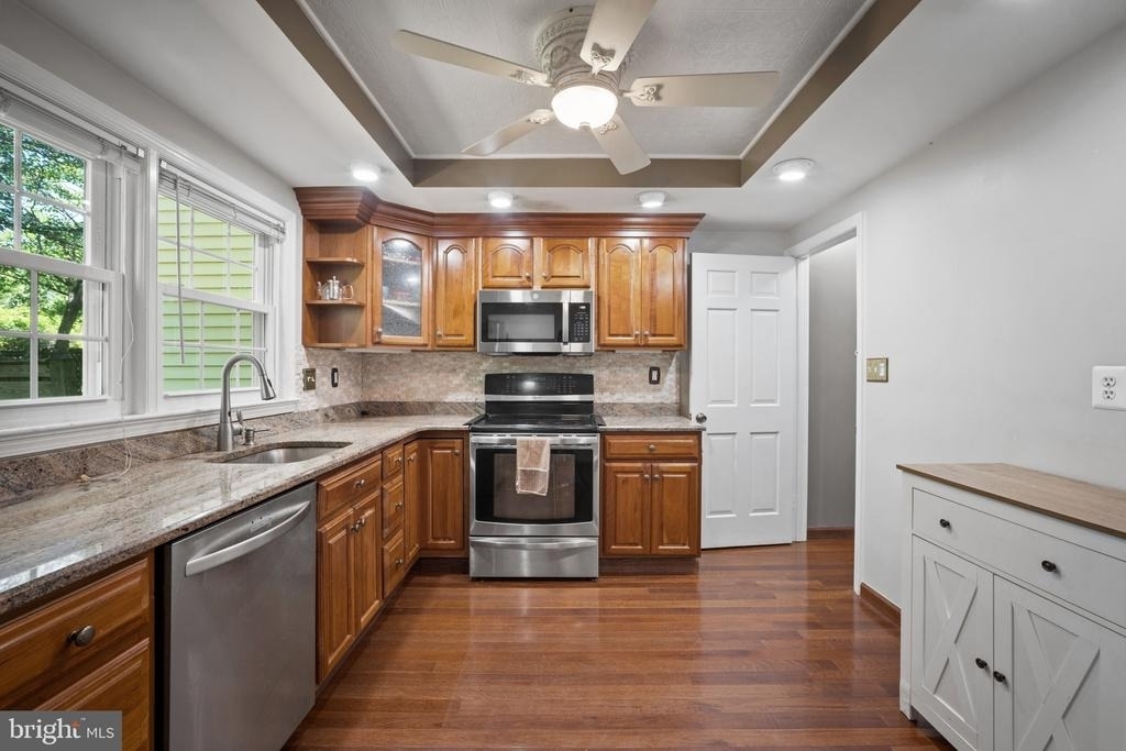 9405 Chatteroy Place - Photo 9