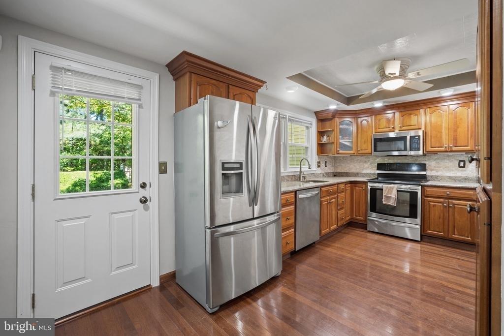 9405 Chatteroy Place - Photo 10