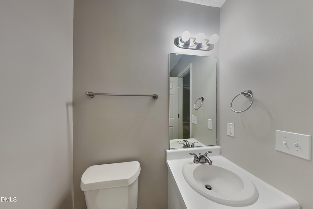 104 Roundtree Court - Photo 13