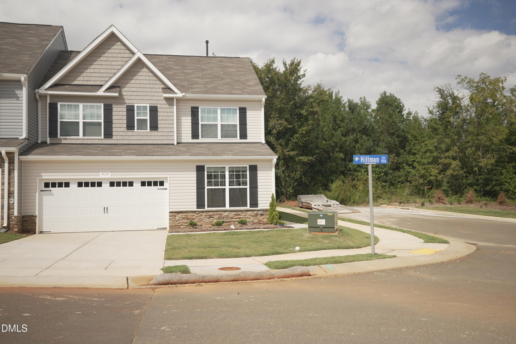 919 Hillman Lane - Photo 0