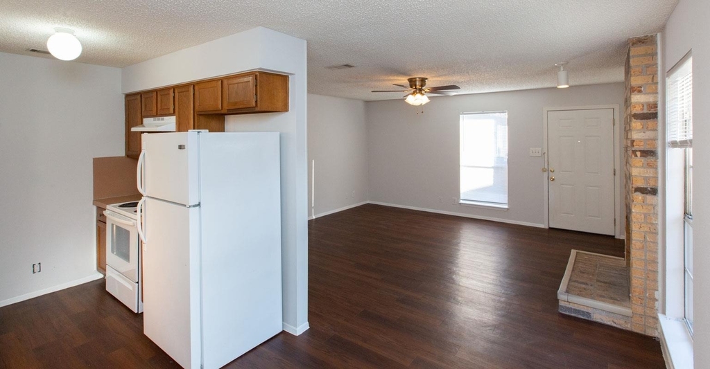 2102 Courtney St - Photo 18