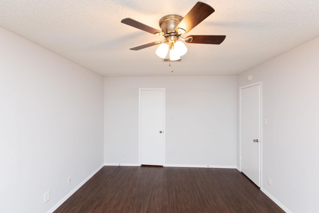 2102 Courtney St - Photo 6