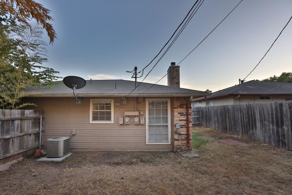 2102 Courtney St - Photo 10