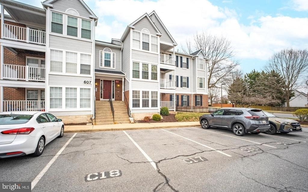 607 Himes Avenue - Photo 1