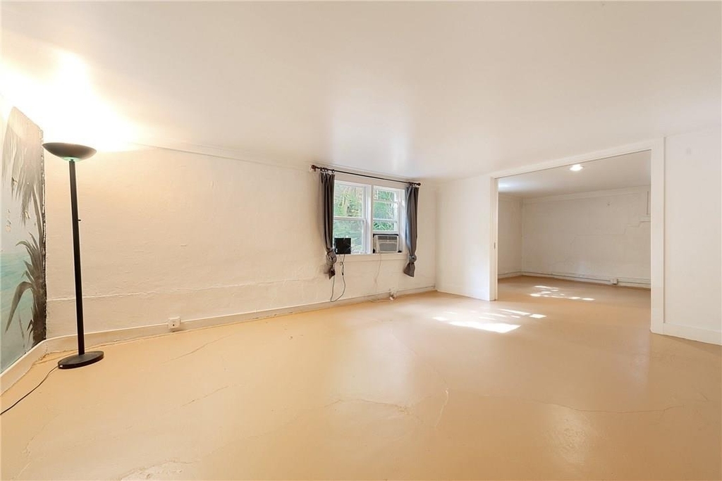1501 W 9th St - Photo 2