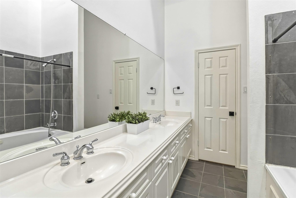 2918 Ranch Road 620 N - Photo 17