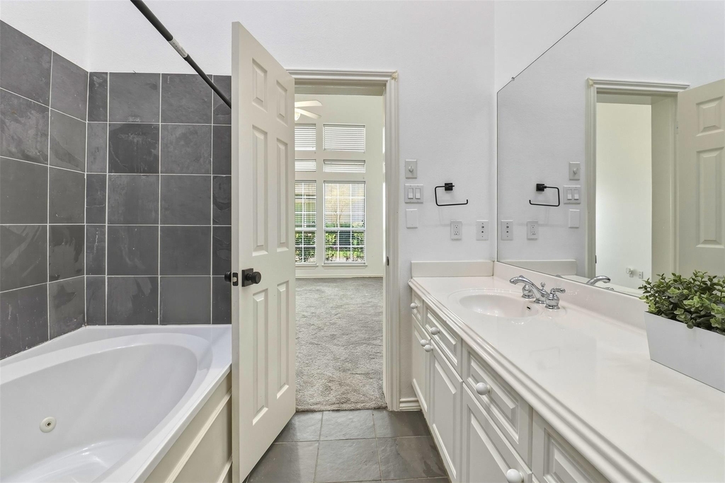 2918 Ranch Road 620 N - Photo 18