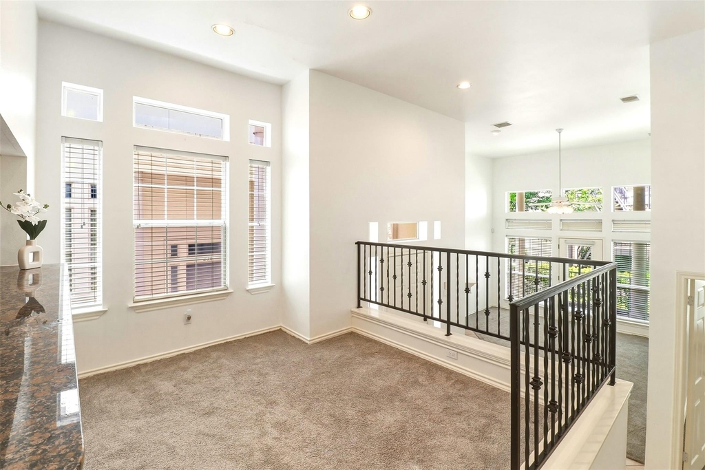 2918 Ranch Road 620 N - Photo 9