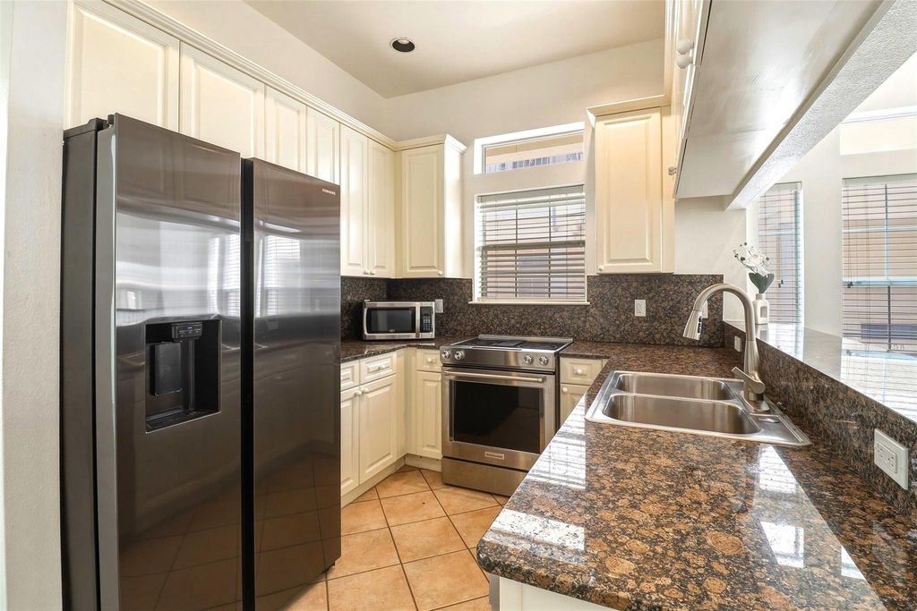 2918 Ranch Road 620 N - Photo 11