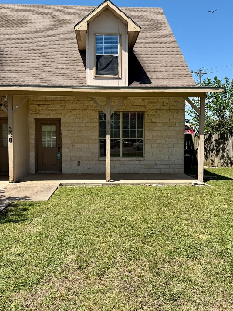 200 Sandstone Dr - Photo 0