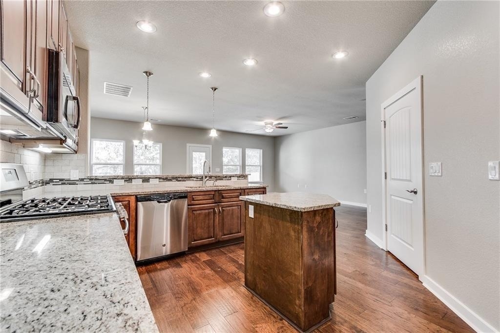 3300 Elija St - Photo 2