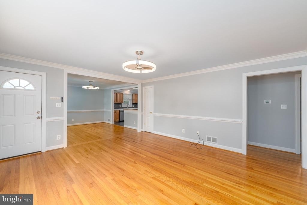 906 Rosedale Avenue - Photo 2