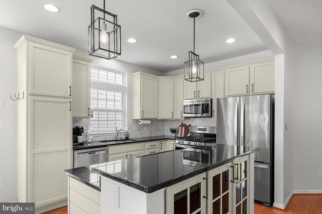 301 Adelaide Drive - Photo 9