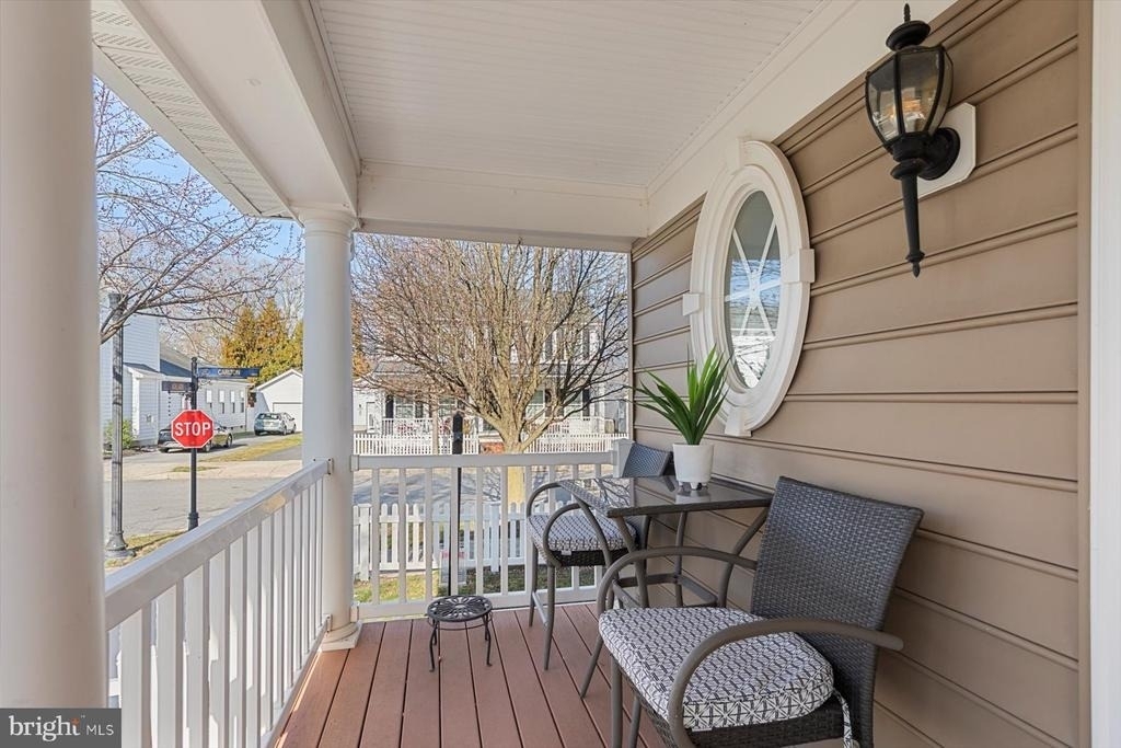 301 Adelaide Drive - Photo 3