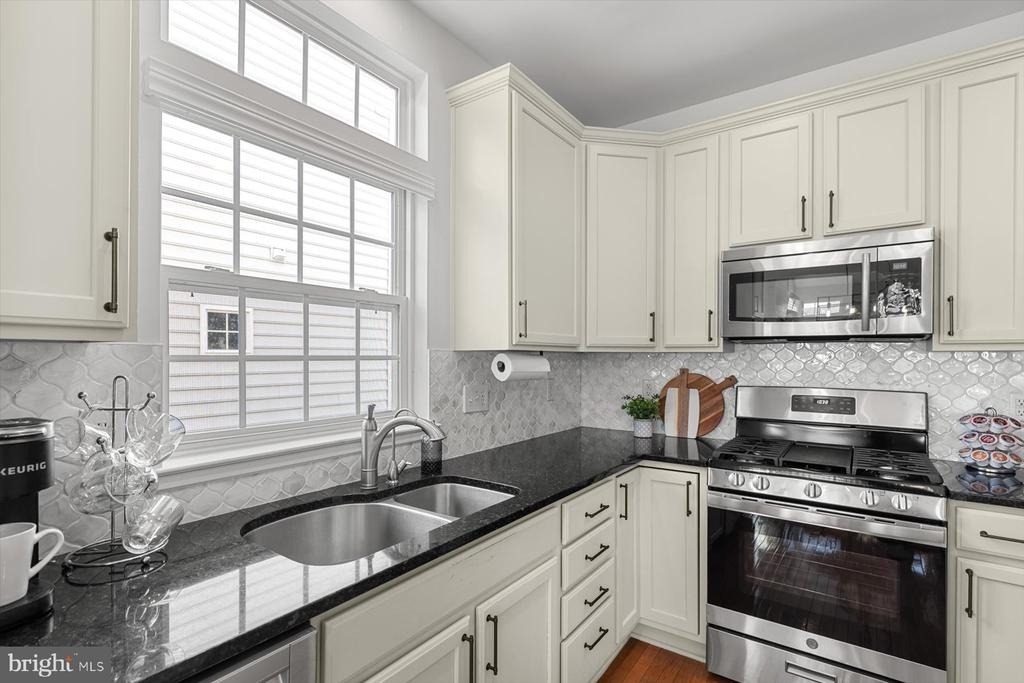 301 Adelaide Drive - Photo 12