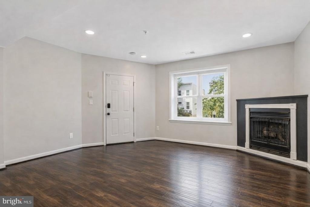 1519 Constitution Avenue Ne - Photo 2