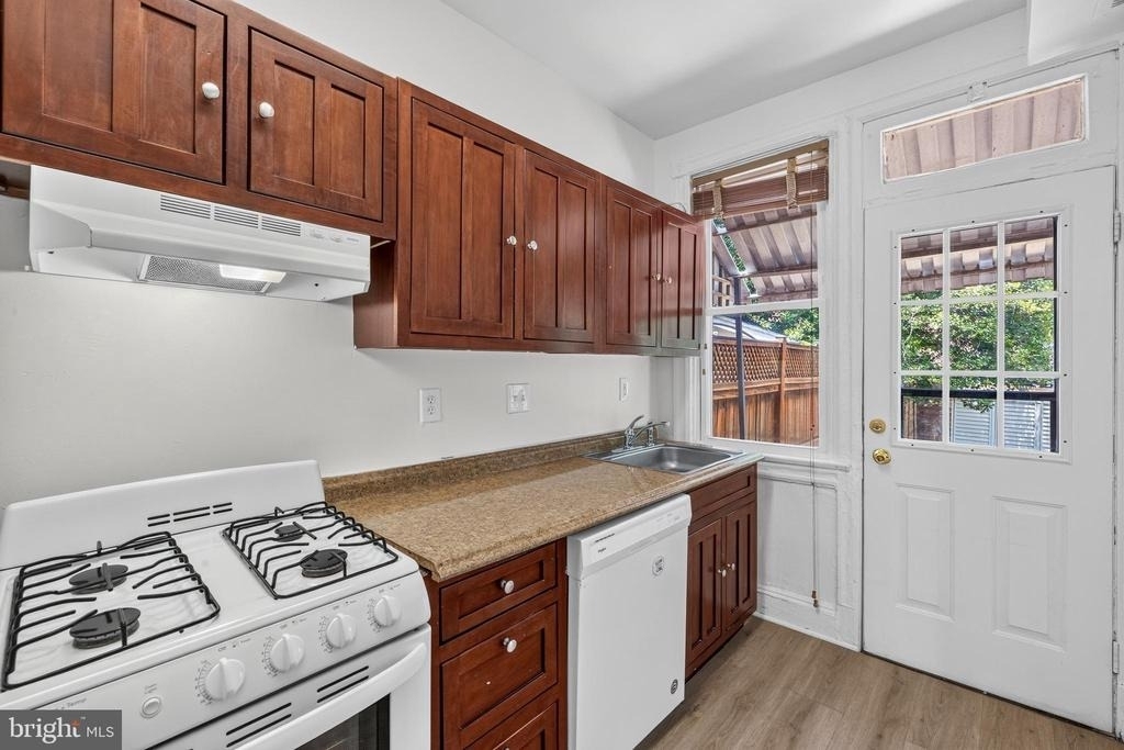 1252 E Street Ne - Photo 11