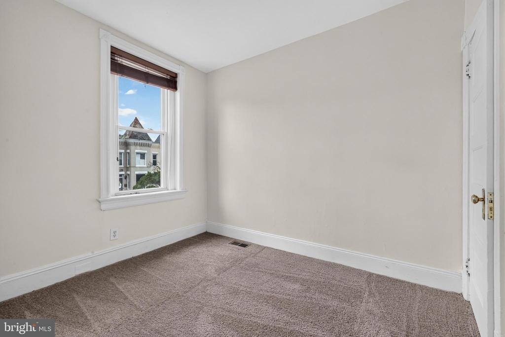 1252 E Street Ne - Photo 17