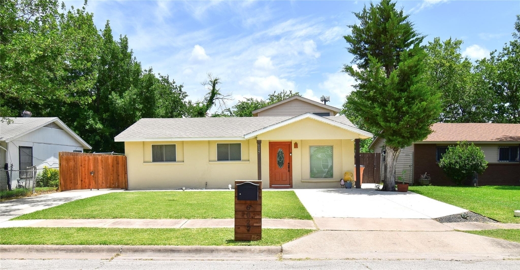 6027 Bluebell Cir - Photo 0