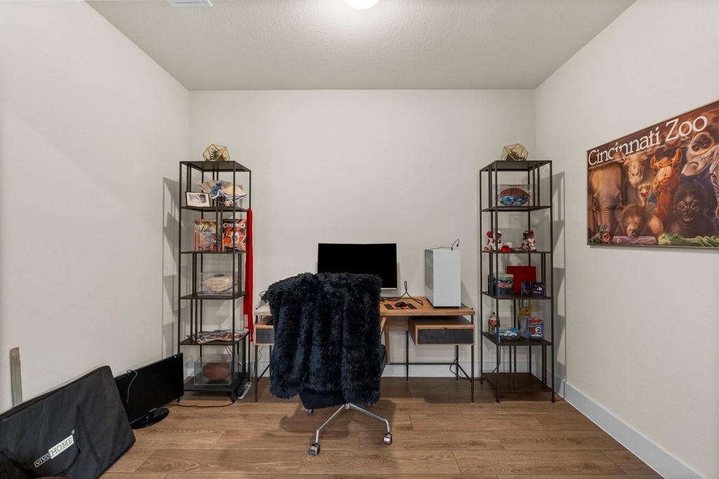 8312 Skytex St - Photo 17