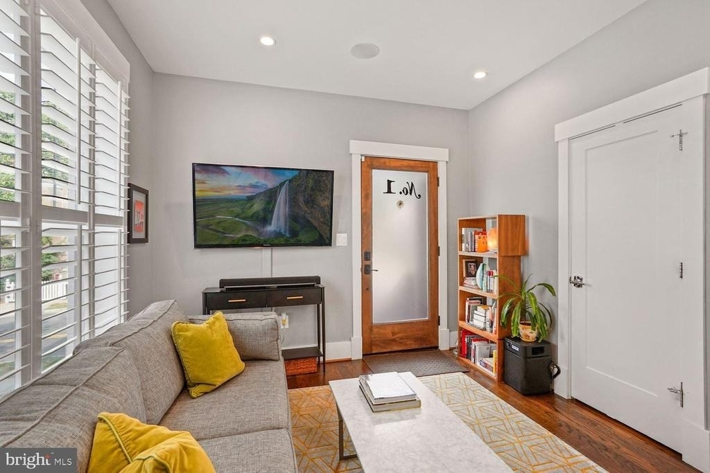 509 Franklin Street Ne - Photo 2