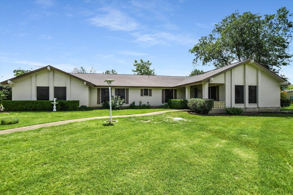 7 Brenda Ln - Photo 0