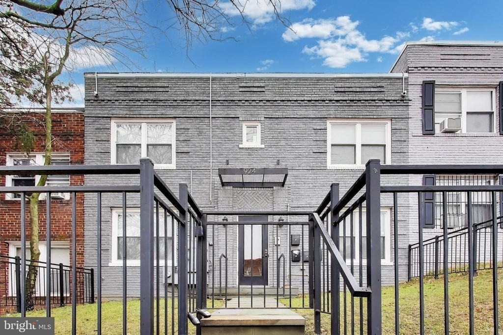 924 19th Street Ne - Photo 15
