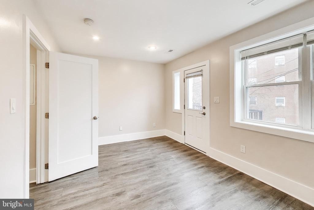 924 19th Street Ne - Photo 8