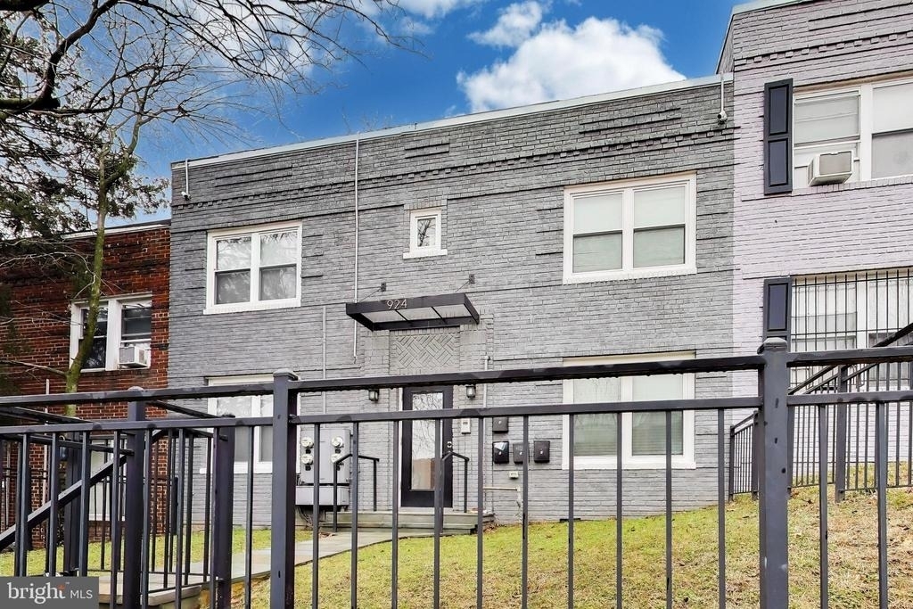 924 19th Street Ne - Photo 14