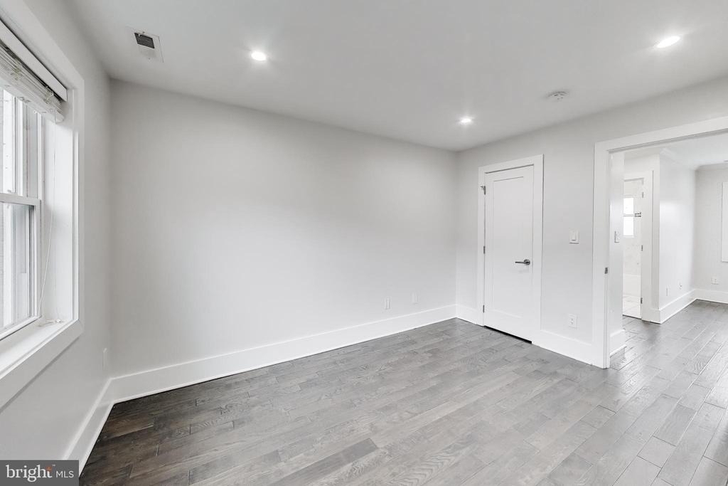 5031 H Street Se - Photo 4