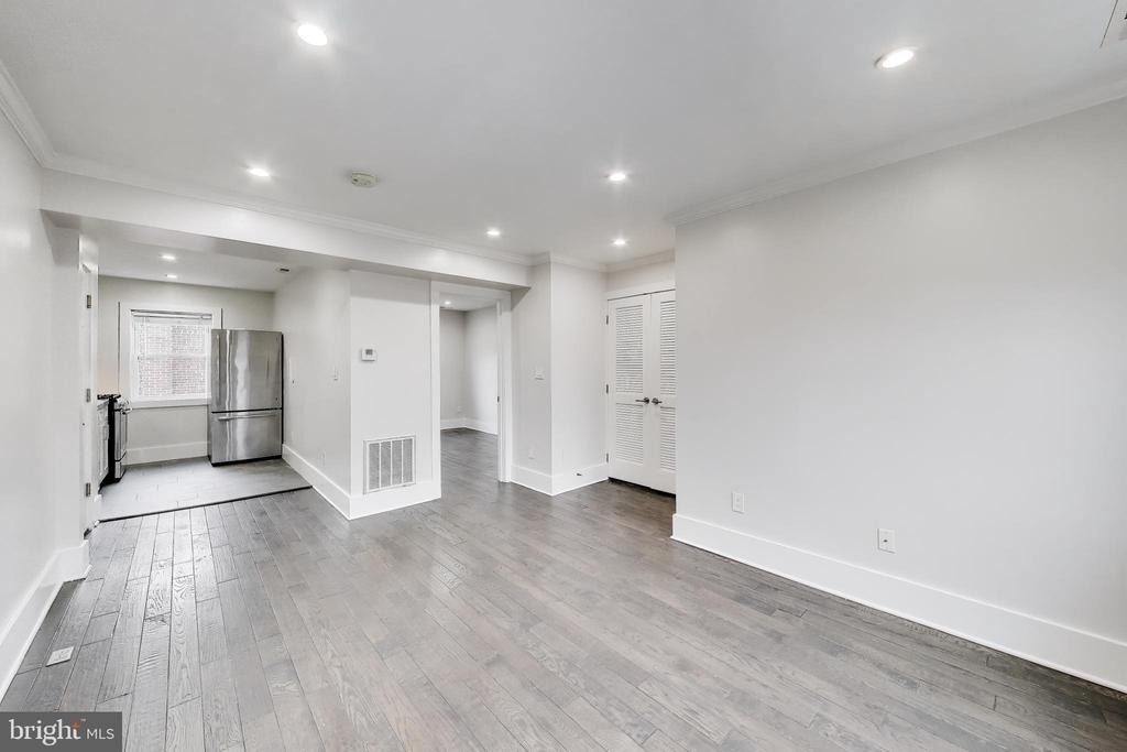 5031 H Street Se - Photo 8