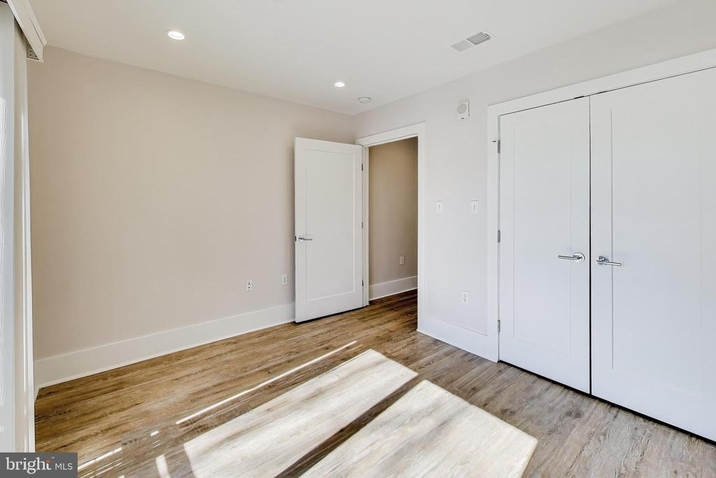 1904 Irving Street Ne - Photo 5