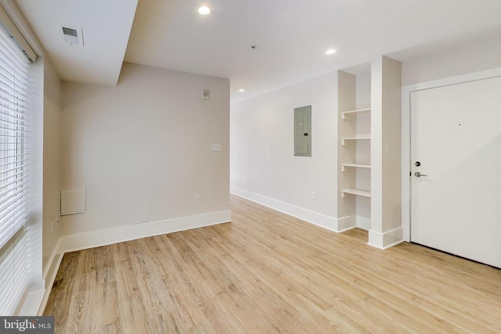 1904 Irving Street Ne - Photo 10