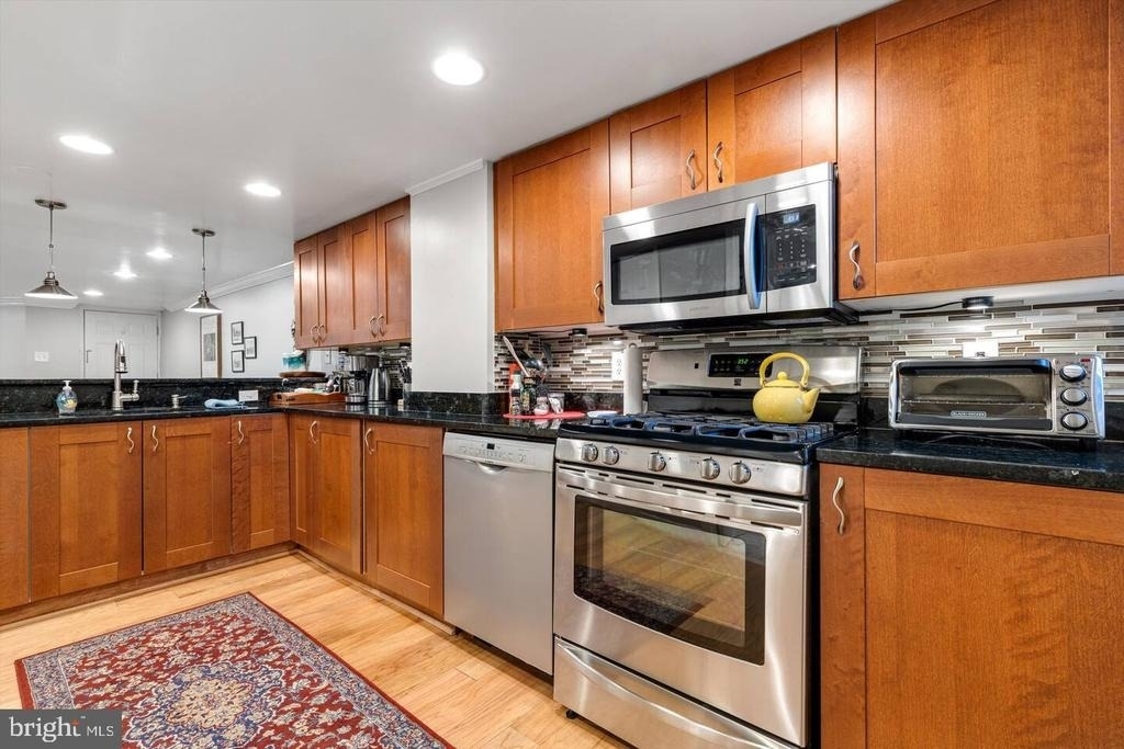 104 R Street Ne - Photo 6