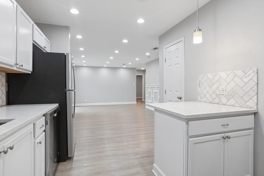 2308 Devonshire Dr - Photo 4