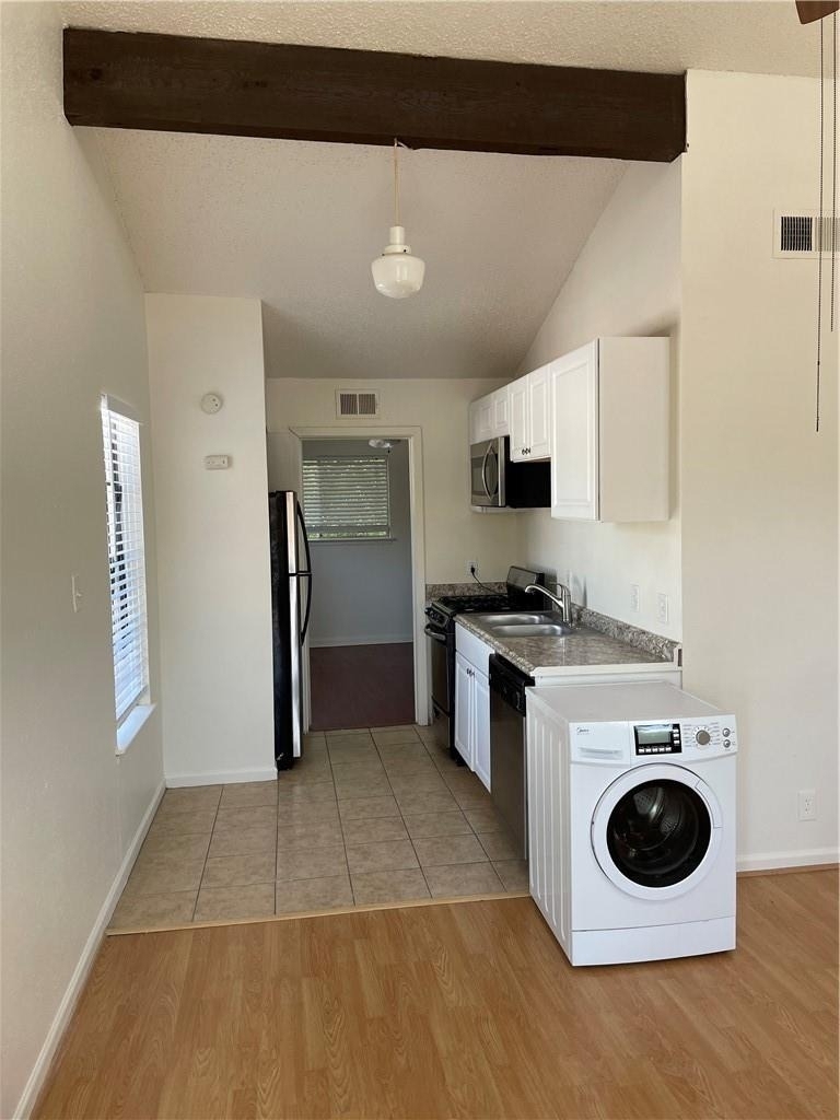 1010 W 23rd St - Photo 2