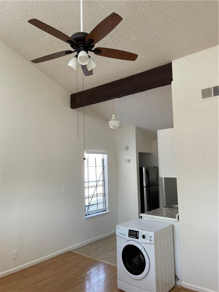 1010 W 23rd St - Photo 4