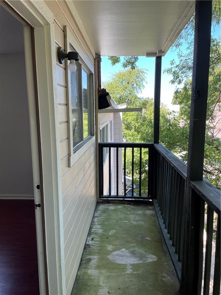 1010 W 23rd St - Photo 9