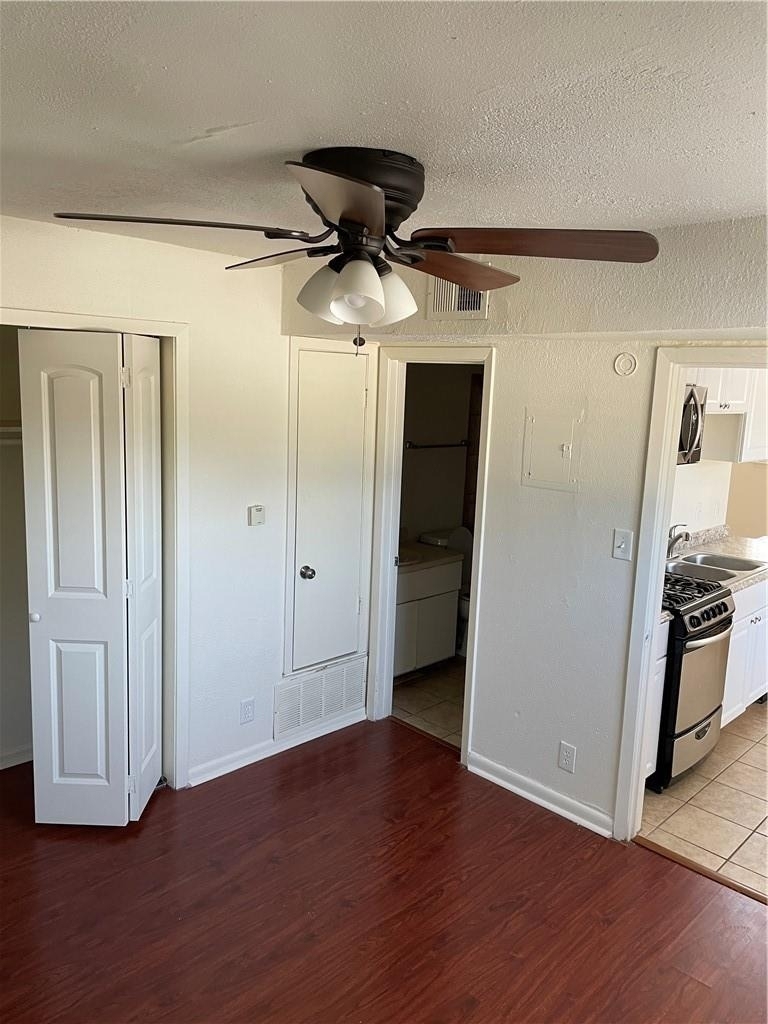1010 W 23rd St - Photo 6