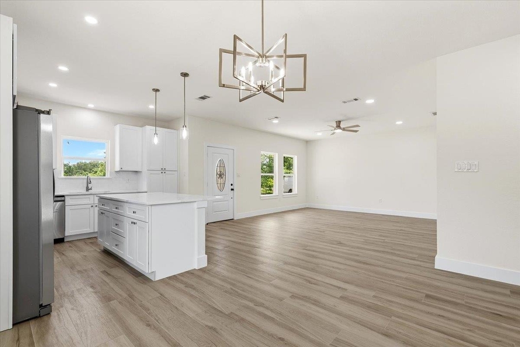 109 Clear Spring St - Photo 2