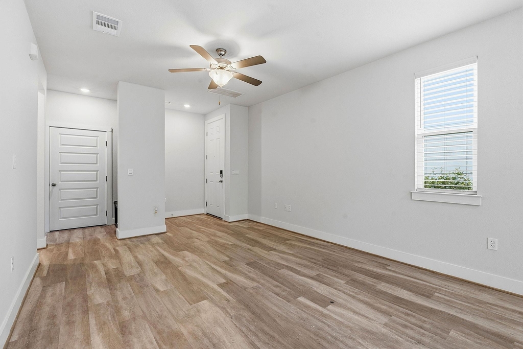 7105 Silver Star Ln - Photo 3