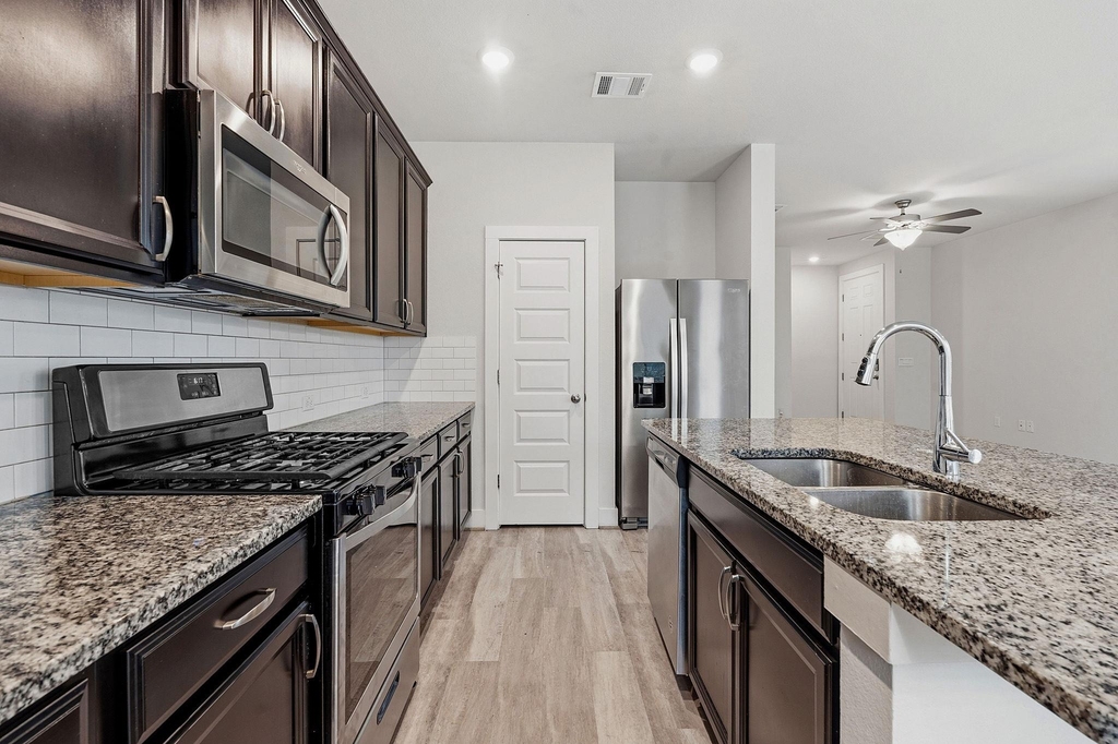 7105 Silver Star Ln - Photo 1