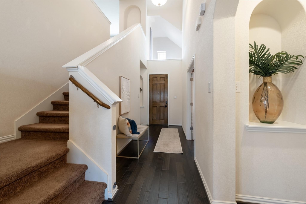 156 Banana St - Photo 3