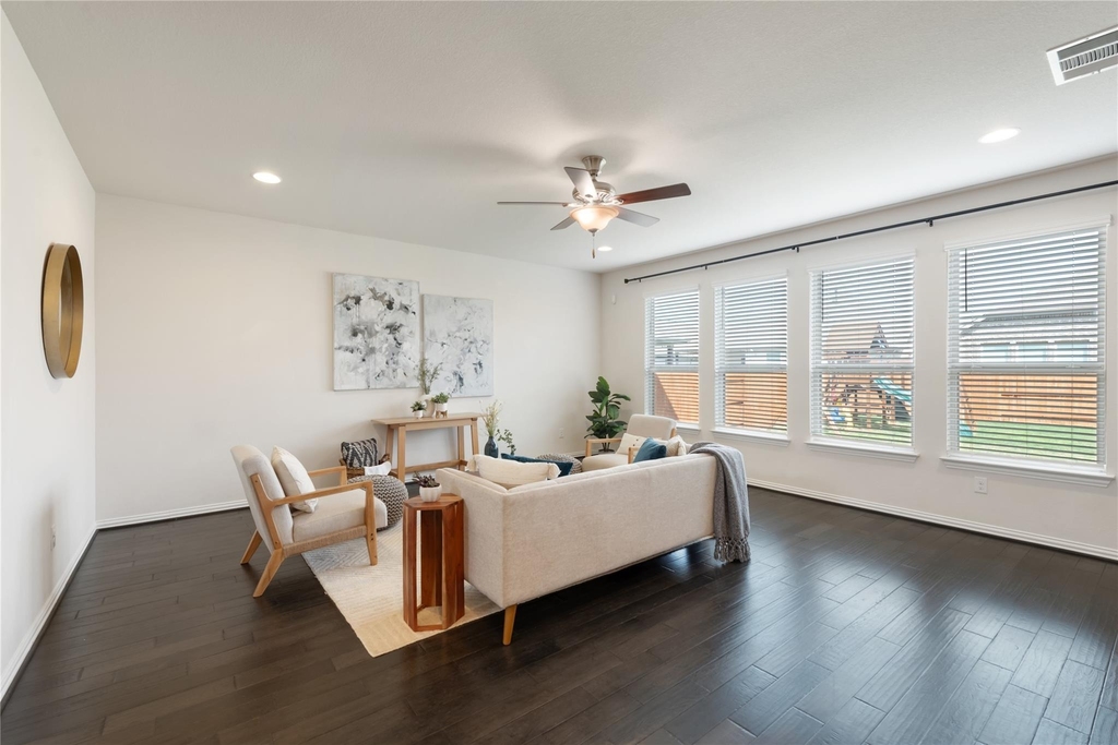 156 Banana St - Photo 10